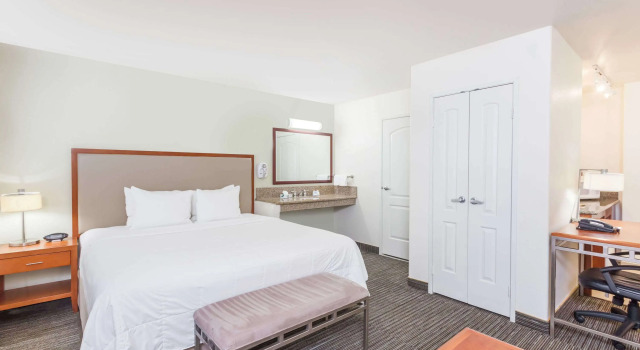 Hawthorn Suites, Rezerwuj Hotel Hotele w Victorville z basenem, Basen