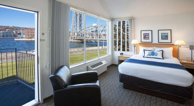 Двухместный полулюкс с видом на канал South Pier Inn