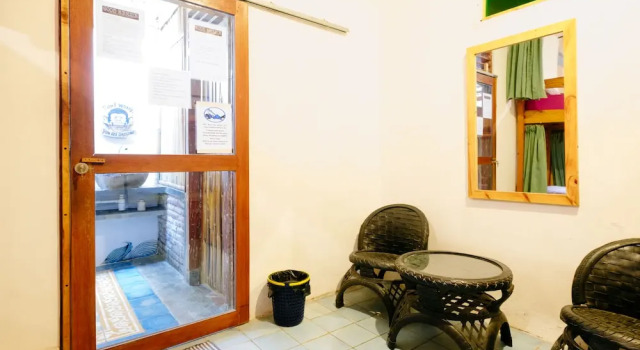 Кровать в общем номере Good Karma Yogyakarta