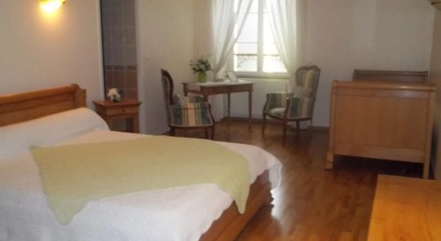 Chambre d'Hôtes Le Val Du Chapelain, Book Hotel Hotels in Burgundy with a Pool, Swimming Pool