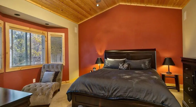 1884 - Grand Forest Lodge 5 Bedroom Home by RedAwning