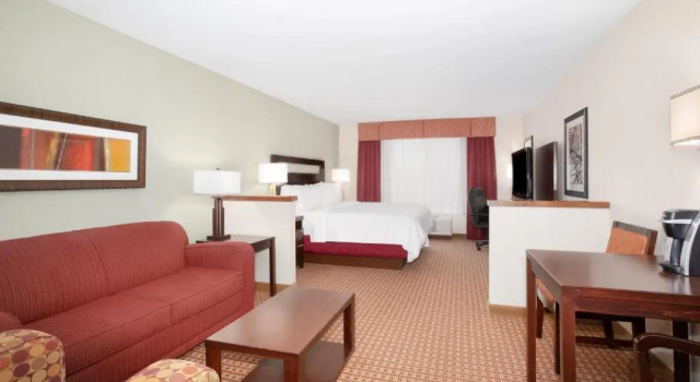 Люкс Holiday Inn Express Hotel & Suites Gillette by IHG