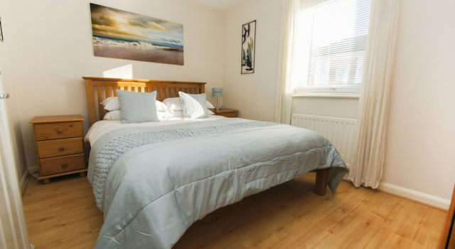Stylish Seaside Stay - Brighton Marina Views, Забронировать Апартаменты/квартира Отели Исторического графства Суссекса с парковкой, Парковка
