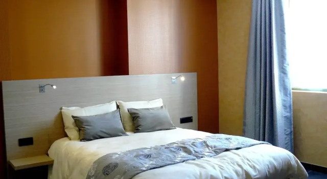 Logis Hotels Le Champalud Restaurant La Citadelle, Забронировать Отель Оре-д'Анжу 
