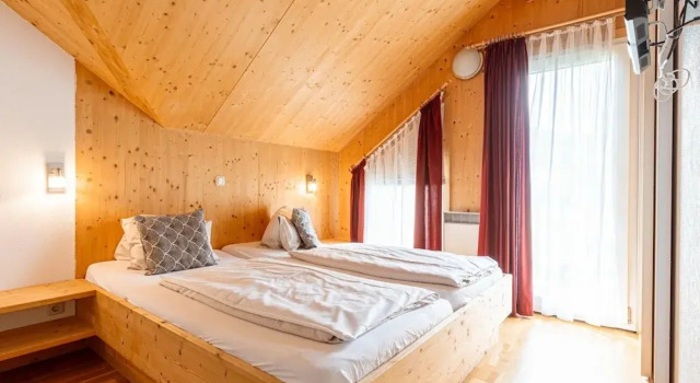 Luxurious Chalet in Murau with Outside Hot Tub, Prenota Chalet Hotel a Stiria con parcheggio, Parcheggio