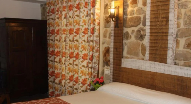 Двухместный номер Deluxe с балконом Posada y Apartamentos Trebuesto de Guriezo