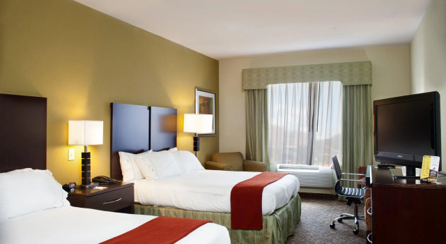 Четырёхместный номер Standard Holiday Inn Express Hotel & Suites Waller by IHG