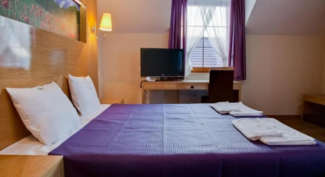 Hotel Austeria Niemczańska, Book Hotel Hoteller i Niemcza med parkering, Parkering
