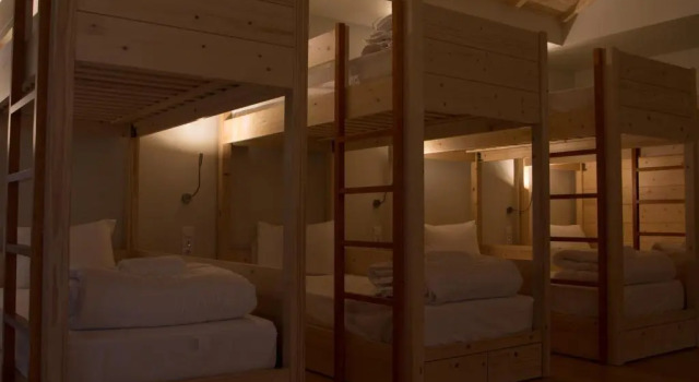 Кровать в общем номере Feira Hostel & Suites