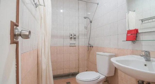Deluxe dobbelt værelse RedDoorz near Setrasari Mall 2