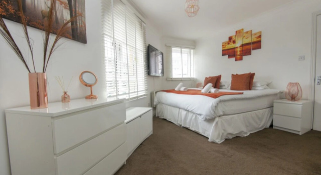 Portside Apartment Parking by Brighton Holiday Lets, Book Lejlighed Brighton East Sussex