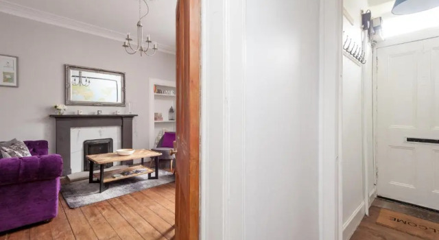 412 Lovely 2 Bedroom Apartment in Abbeyhill Colonies Near Holyrood Park and Calton Hill, Забронировать Апартаменты/квартира Эдинбург Midlothian, рядом с Холирудское абатство