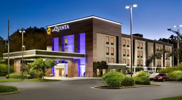 La Quinta Inn & Suites by Wyndham Selma/Smithfield I-95, Varaa Hotelli Smithfield Pohjois-Carolina
