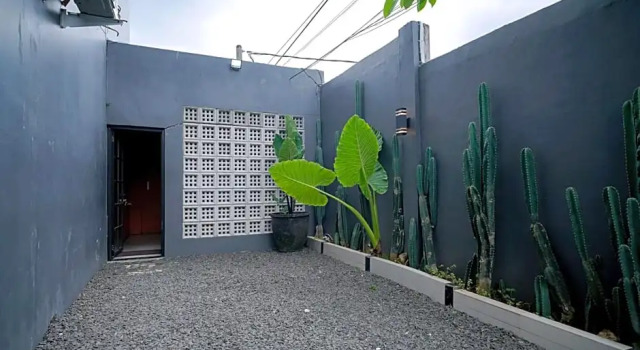 RedDoorz Premium @ Raja Hostel Syariah Lampung, Book Hostel / Vandrerhjem Hoteller i Hajimana med parkering, Parkering
