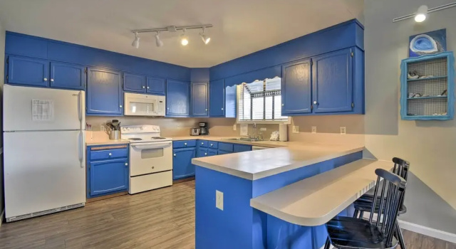 Коттедж Steps to Sunset Beach: Canal-front Home w/ Dock!