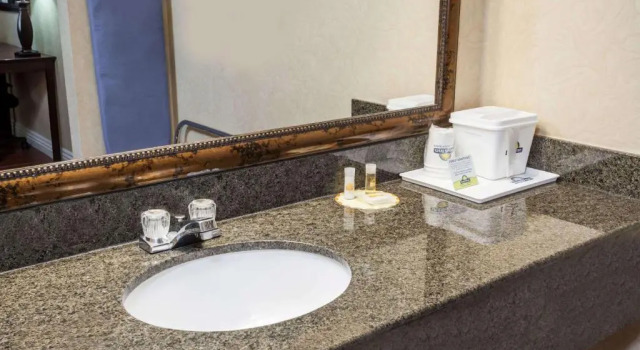 Четырёхместный номер Deluxe Hospitality Inn