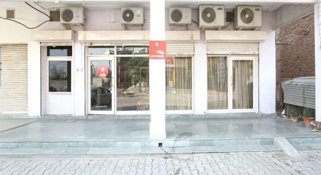 OYO 11417 Hotel Lotus
