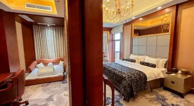 Suite Deluxe River & Holiday Hotel