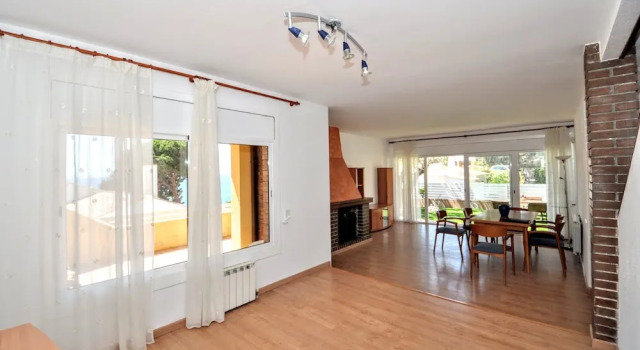 Villa Gines Lloretholiday, Prenota Villa Hotel a Costa Brava con piscina, Piscina