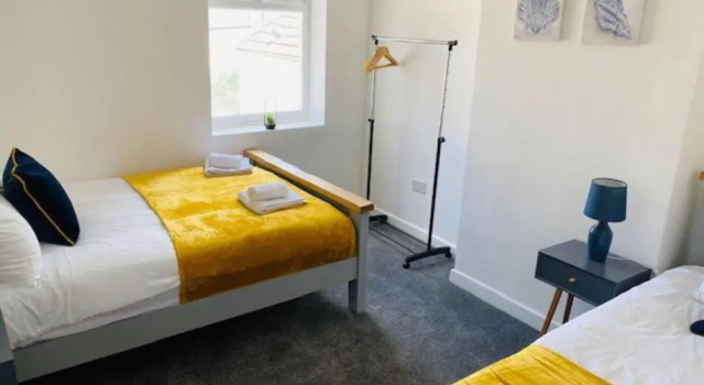 Stunning 3 Bed Holiday Home in Barry by Propertri, Забронировать Отель Барри Vale of Glamorgan
