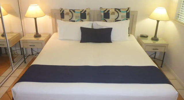 Апартаменты Standard Palm Cove Tropic Apartments