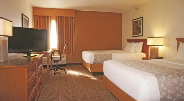 Четырёхместный номер Standard La Quinta Inn Kansas City North