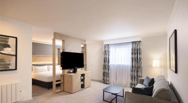 Полулюкс Hilton Northampton Hotel