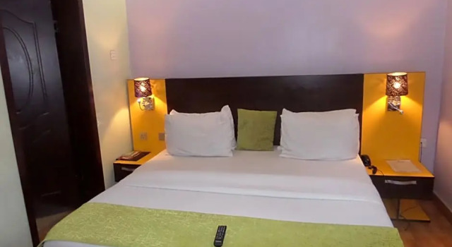 Номер Classic Downtown Royal Hotel