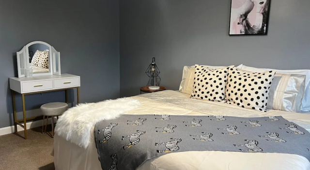 Коттедж Charming 4-bed House in Cheltenham, Free Parking