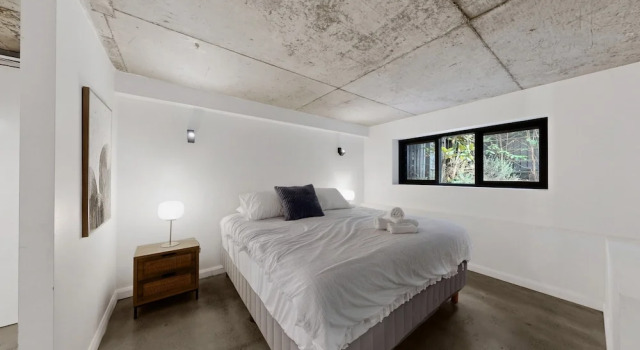 Sunlit 3-bed Coastal Stay With Private Deck