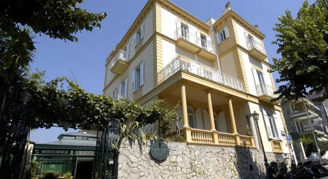 Hotel Villa Margherita, Забронировать Вилла Отели Сант-Аньелло с парковкой, Парковка