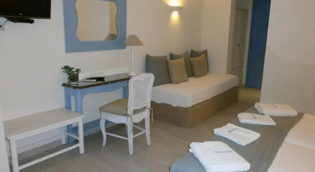 Трёхместный номер Standard Alkyoni Beach Hotel