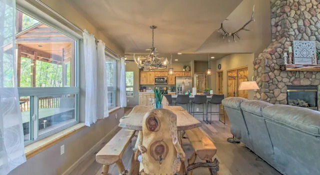 Wooded Hideaway! Spacious Show Low Log Cabin, Забронировать Дом для отпуска Шоу-Лоу штат Аризона