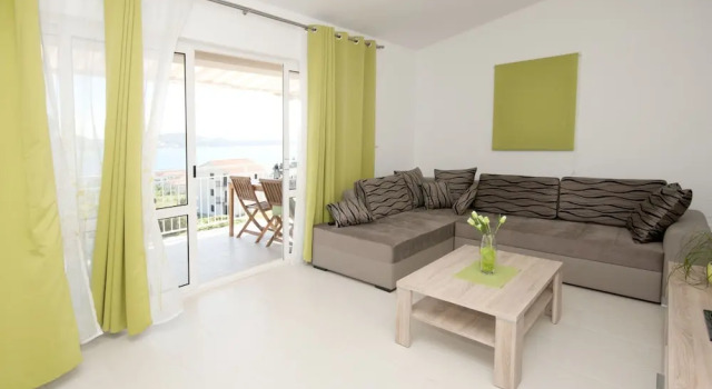 Апартаменты Apartment in Seget Donji With Terrace