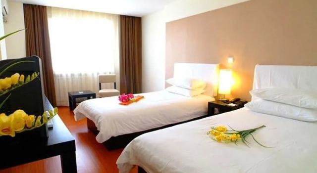 Shenzhou Travel Dalian Hotel, Book Hotel Hotels in Liaoning with Parking, Parking