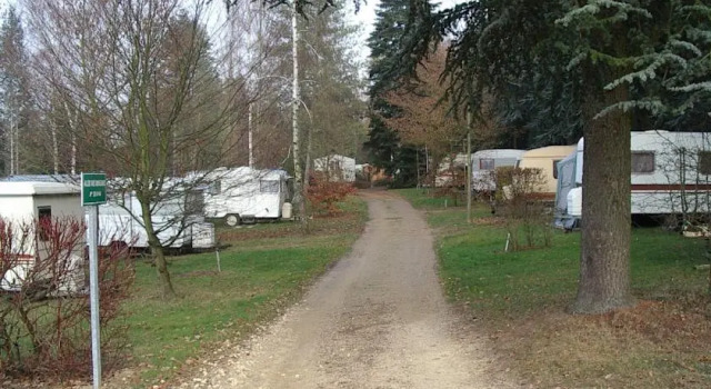 Camping Les Araucarias, Varaa Leirintäalue Telttailu ja glamping kohteessa Oise, Leirintäalue