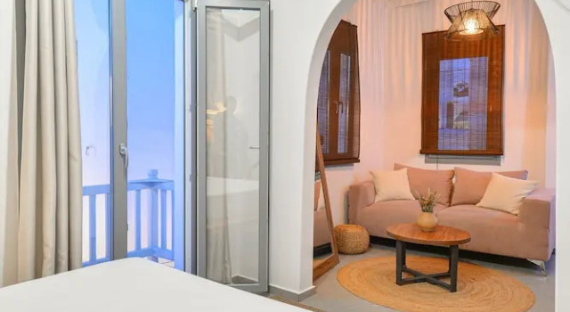 Люкс с балконом Oikia Suites Mykonos