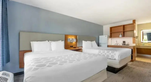 Четырёхместный номер Standard Suburban Studios Branson On The Strip