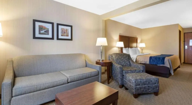 Люкс Comfort Inn Iron Mountain North