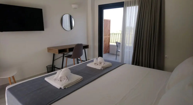 Двухместный номер Standard с балконом и с частичным видом на море Costa Ionica · Mytikas Seaside Hotel