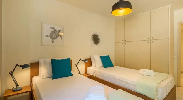 Spacious apartment in Philopappou A7, Забронировать Апартаменты/квартира Афины Острова Саронического залива - Аттика, рядом с Холм Филопаппос