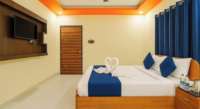 Hotel M-I-N-X Radhika Palace Ayodhya