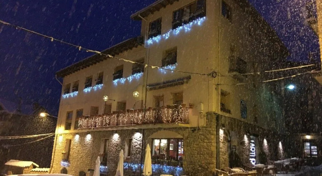 Hotel Arturo, Prenota Hotel La Torre de Cabdella Lleida Pyrenees