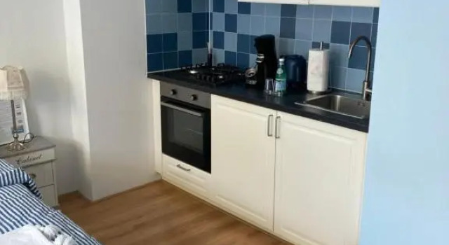 Студия с балконом Hendrika Apartments