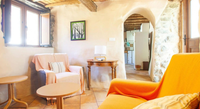 Traditional Apartment in Ribeira Sacra with Garden, Book Apartment  