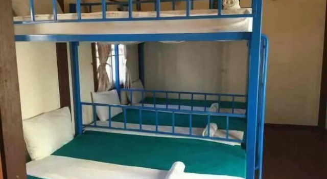 Кровать в общем номере с балконом Phangan Cottage