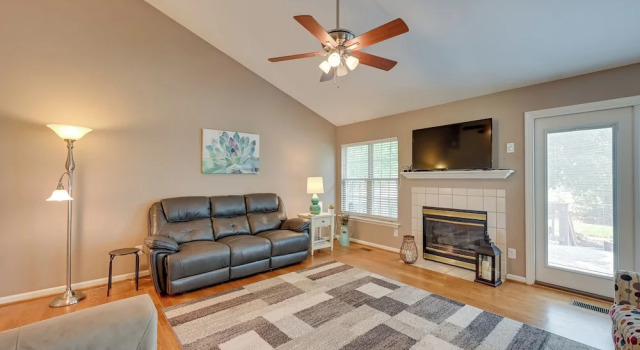 Family Home w/ Pool ~ 11 Mi to Greensboro, Buchen Sie Ferienhaus Villen in Browns Summit, Villa