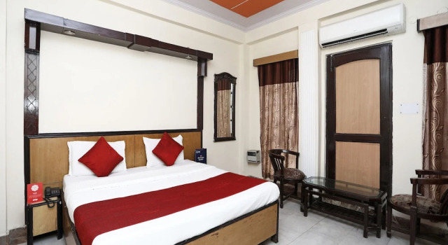 Люкс OYO 12671 Hotel Prithvi Palace