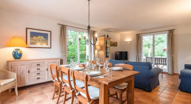 Pleasant Holiday Home in Nans-les-pins With Common Swimming Pool