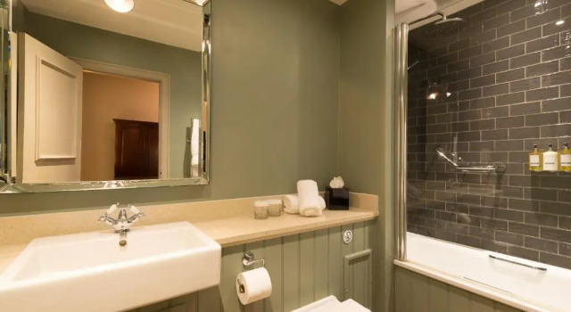 Двухместный номер Classic The Crown Manor House Hotel
